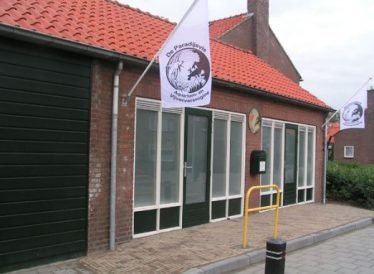 AQUARIUM EN VIJVERVERENIGING Schuimnest